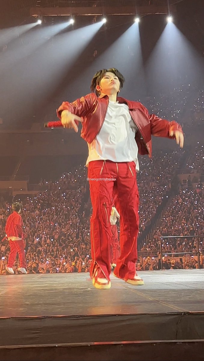 featseokchan's tweet photo. Look at him jump 😭 I will put you in my pocket protect you at all cost 🥺 https://t.co/UuZwfjhamF