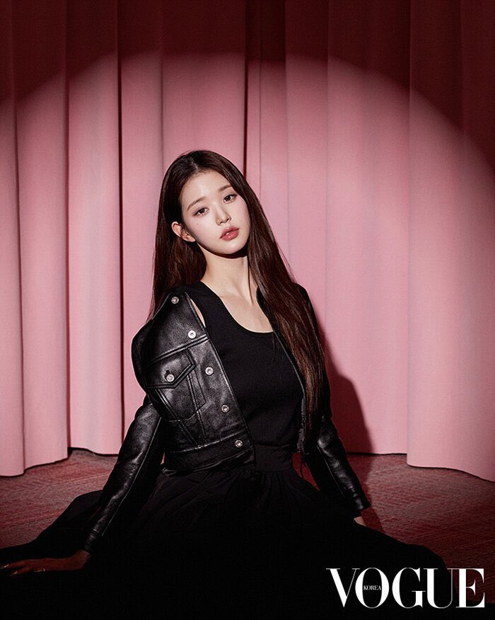 ivepics_'s tweet photo. #JANGWONYOUNG,#LIZ,#LEESEO for Vogue Korea https://t.co/nvnHCRpgiV