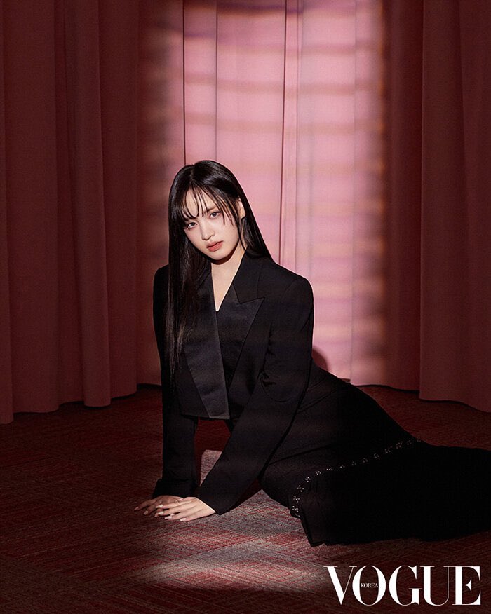 ivepics_'s tweet photo. #JANGWONYOUNG,#LIZ,#LEESEO for Vogue Korea https://t.co/nvnHCRpgiV