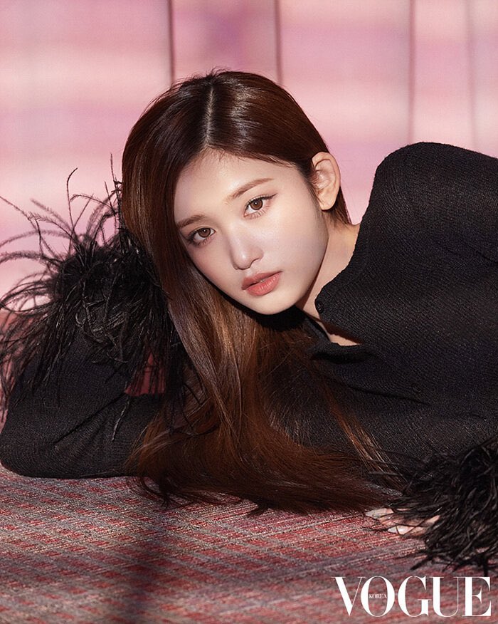 ivepics_'s tweet photo. #JANGWONYOUNG,#LIZ,#LEESEO for Vogue Korea https://t.co/nvnHCRpgiV