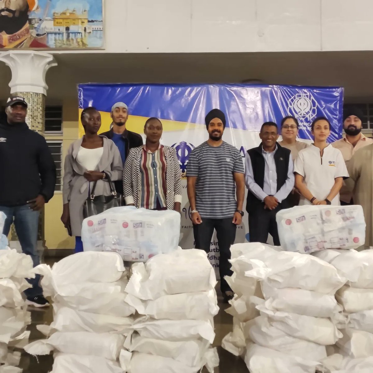 RamgarhiaYouth's tweet photo. Supplementary food support with Nairobi County via our community coordinators
#sevawithoutboundaries
#sikhsinkenya
#kalasingha
#langar
#seva https://t.co/mJgiF91VOH