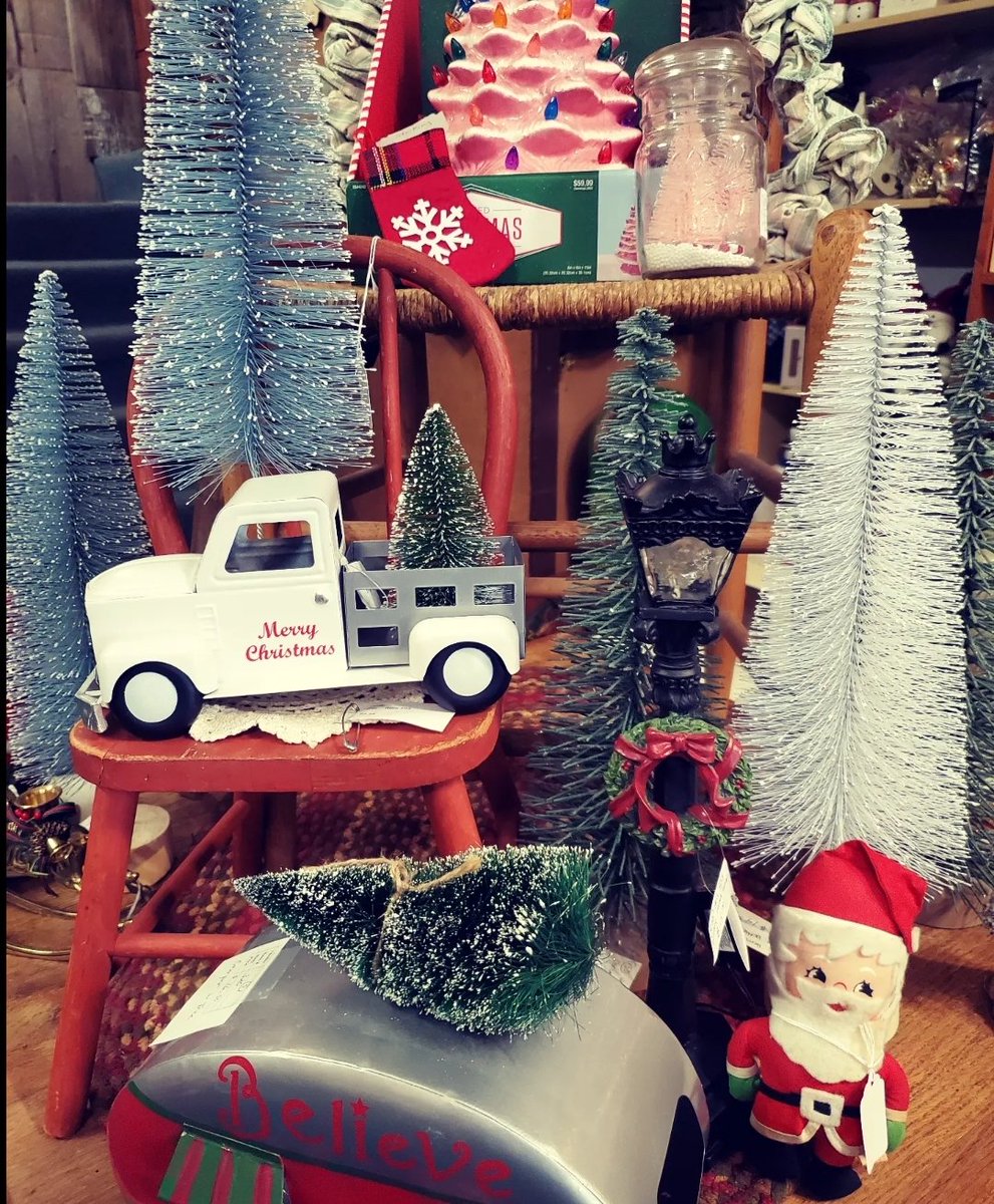O #ChristmasTree, O #Christmas tree🎄
.
.
.
#CambridgeCity #Indiana #indianapolis #Richmond #RichmondIndiana #antique #antiqueshopping #shopsmallwc #supportsmallbusiness #shopsmall #shoplocal #vintage #indianapolisindiana #antiquedecor #homeinwayne  #christmastree #christmasdecor