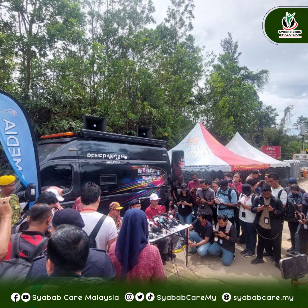 SyababCareMy's tweet photo. Berat mata memandang, berat lagi bahu memikul. Begitulah yang dapat disifatkan dengan usaha keras para petugas yang terlibat dalam misi menyelamatkan mangsa tragedi Tanah Runtuh di Batang Kali ini . https://t.co/Z69p0ADeTn
