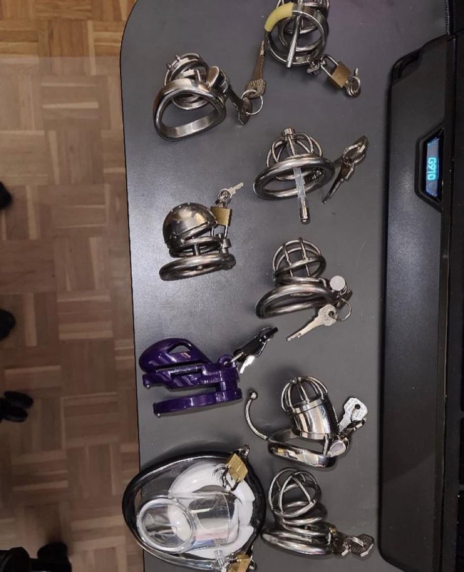 MissEvaNavi's tweet photo. I wanna see all the little cocks locked today

 #femdom #mistress #birdcage #cage #chastitydevice https://t.co/nhXKcUR7Ks