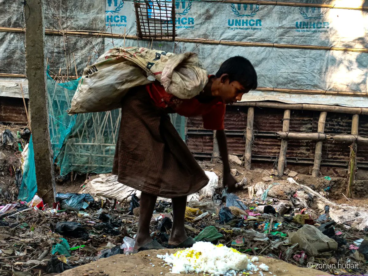 zonunhubait's tweet photo. Life is not the same for everyone. Some have reserves for life long while others struggle for a meal.
#rohingya
#hopeless
#children
#refugge https://t.co/AvQBvFLkvY
