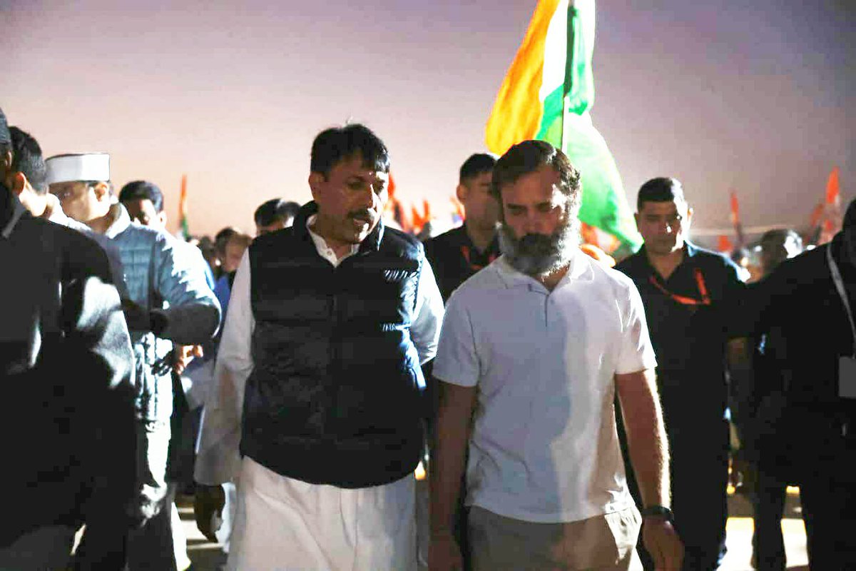 AmitChavdaINC's tweet photo. सभी कार्यकर्ताओं को एकसाथ लेकर गुजरात में फिर से कांग्रेस को मजबूत करेंगे, जन-जन की आवाज को बुलंद करेगें ।
जय कांग्रेस 🇮🇳✋
#100DaysofBharatJodoYatra
#RahulGandhi https://t.co/KRRjLmftyp