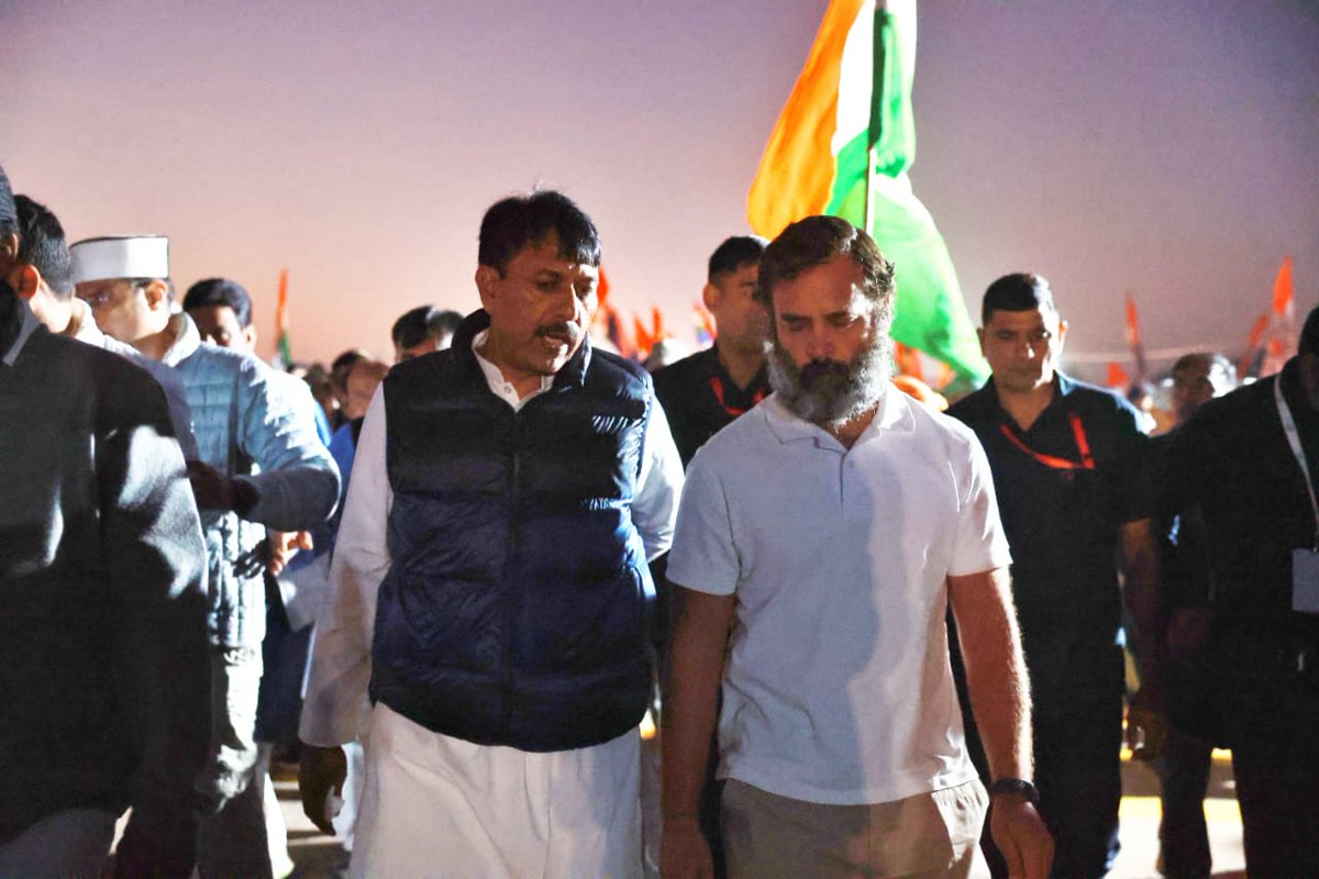 AmitChavdaINC's tweet photo. सभी कार्यकर्ताओं को एकसाथ लेकर गुजरात में फिर से कांग्रेस को मजबूत करेंगे, जन-जन की आवाज को बुलंद करेगें ।
जय कांग्रेस 🇮🇳✋
#100DaysofBharatJodoYatra
#RahulGandhi https://t.co/KRRjLmftyp