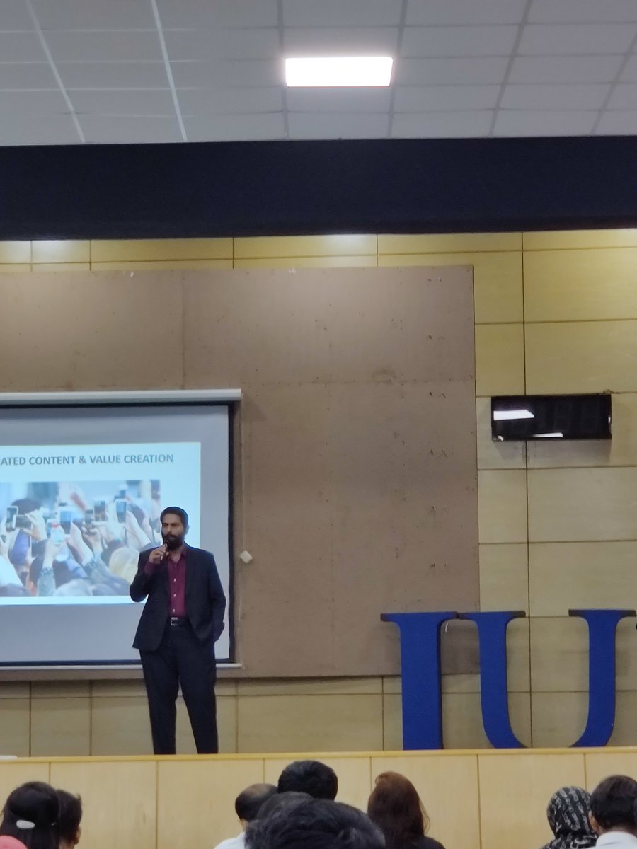 raza_mohsin12's tweet photo. Wonderful session by Sir. Nizar Ali Bachlani @digitalbachlani about SEO, User Generated Content, and Digital Marketing.

#Digitalks22
 
#DigitalMarketing #Session #DigitalMarketingSession #IqraUniversity @IqraUniOfficial https://t.co/yCDBGOQTgM