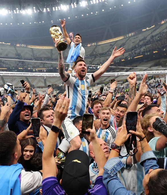 You beauty, you freaking beauty, my fairytale hero!👑
I started watching football because of you, you made me fall in love with this game. No thesaurus can ever describe the happiness of seeing you holding this trophy.
The man, the myth, the legend.❤
#leomessi #FIFAWorldCup