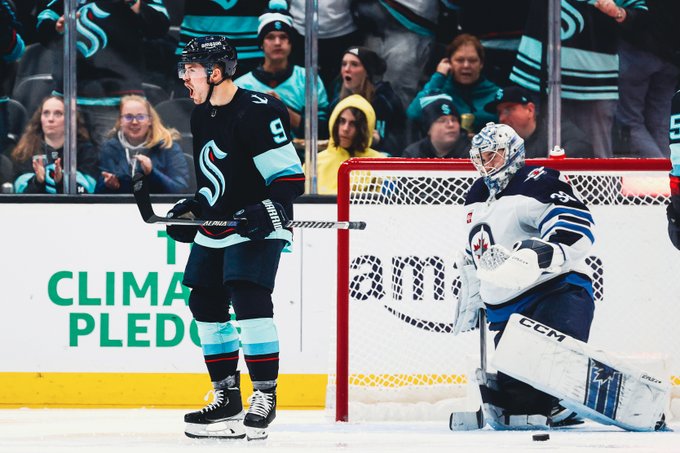 donato celebrating his goal in front of the net