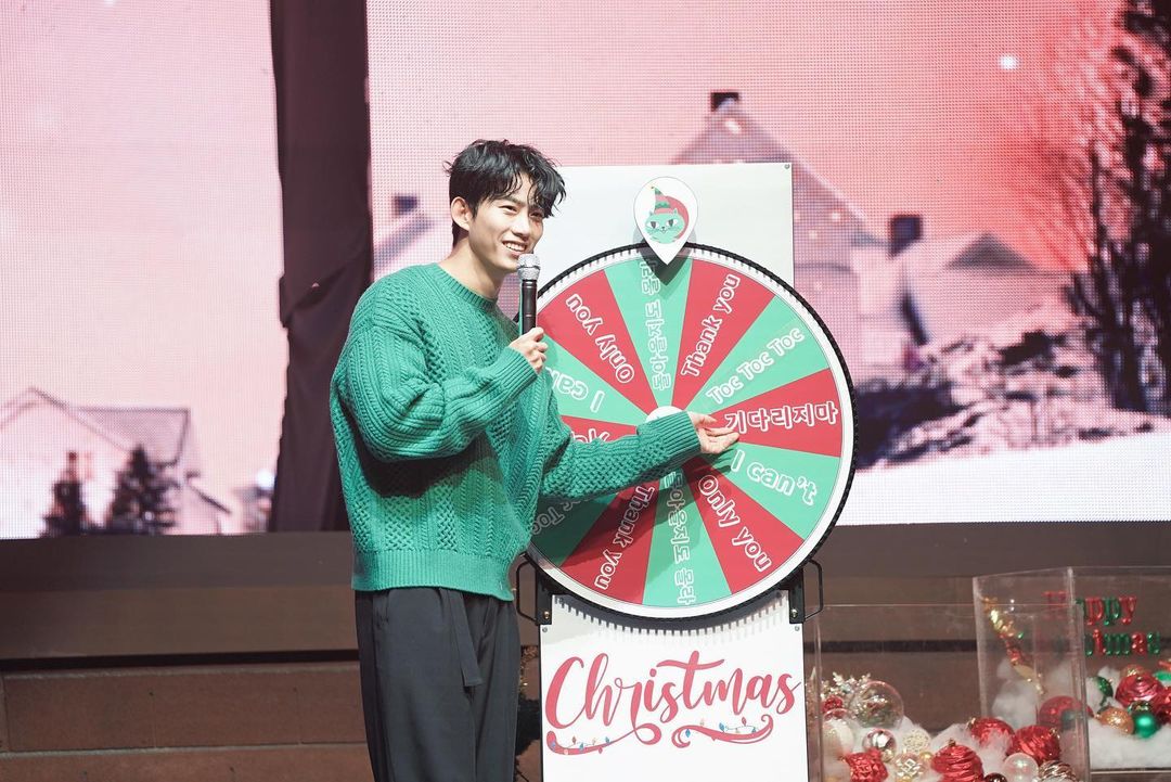 2pmalways's tweet photo. [eyecon_taec IG]
Ok Cat photo Review

Let's meet again next year~😸

#옥택연 #OKTAECYEON #💚
#LonelyOkCatEarlyChristmas
#AlreadyMissing #OkCat #😭
https://t.co/nDSa9HB48K https://t.co/3KtctsJXZU