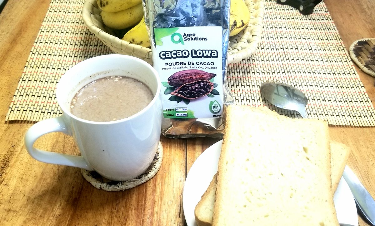 ChocoLowa's tweet photo. Bon début de semaine!✨💫
Bon #Déjeuner avec notre poudre de #Cacao qui, pour information, très riches en polyphénols(flavonoïdes), nutriments protecteurs permettant la prévention de nombreuses maladies (maladies #cardio-vasculaires, #Diabète, #Cancers, #Alzheimer, Parkinson,...) https://t.co/OwL9bdvKRG