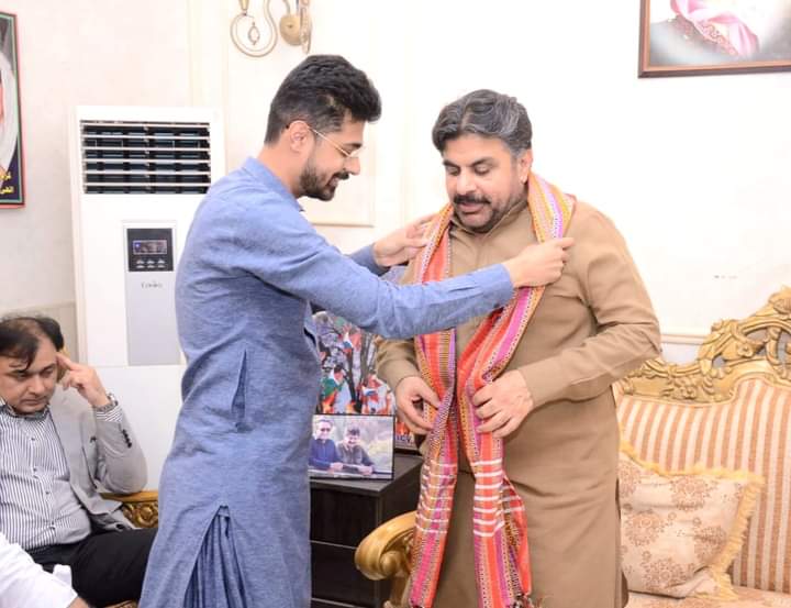hazoorbuxchanna's tweet photo. Minister #LGSindh Nasir Hussain Shah reached at Khan House and meet with PPP MPA PS-64 Abdul Jabbar Khan and Faisal Jabbar Khan and had a detailed discussion regarding the development projects of the local government and the jobs of the contract employees of HMC and other issues https://t.co/yl0DZPsMvf