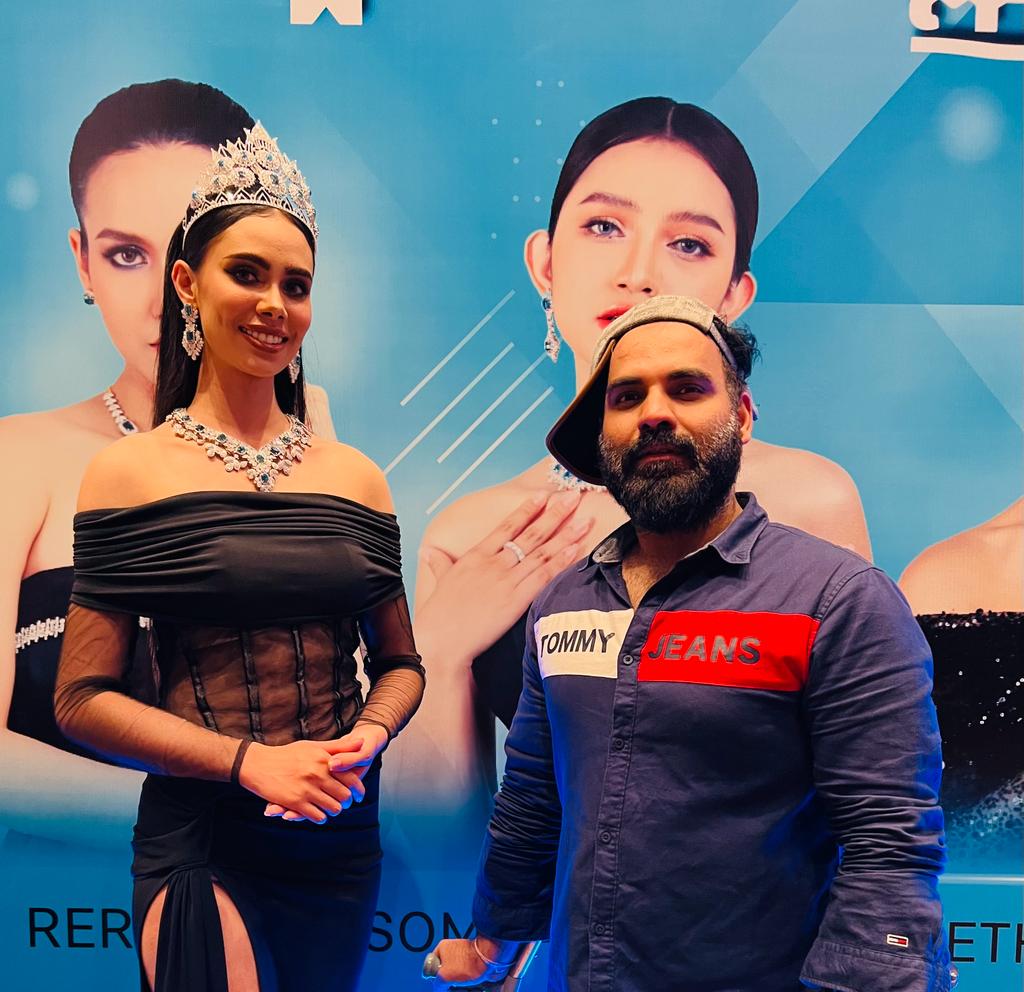 Csnj_Jewellery's tweet photo. πTeam CSNJ Thanks to All Special Guests and All Followers π Make This Event Awesome π₯³π₯°
Samnang Chin Sinath Hun Roat Nimul Men Manita Hang #DevyaniKhobragade
#UniversePageant #misscambodia #misscambodia2022 #cambodia #phnompenh #fashion #csnj #jewellery #diamondjewellery https://t.co/uMvnv5FNl0