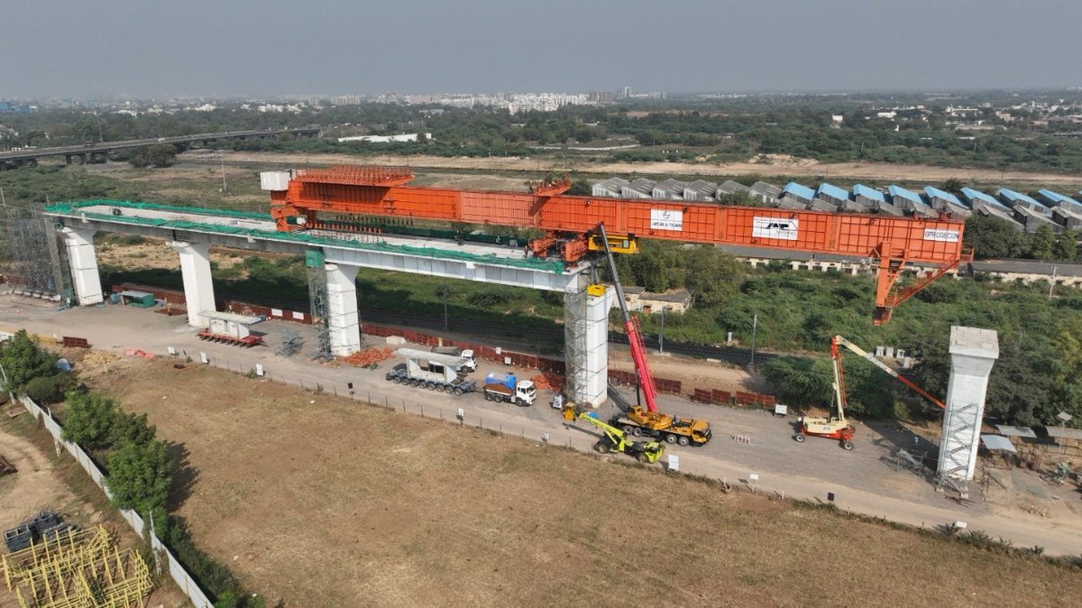 RailMinIndia's tweet photo. Bullet Train Progress (as on 13.12.22):

Physical Progress (as on 30.11.22)- 24.10%
Gujarat: 29.78%
Maharashtra:13.26%

Completed work in Gujarat:
-Number of Piles– 28,293 
-Pier work- 118km
-15.7 km Girders launched
November had the highest foundation casting at 14.36km
(1/2) https://t.co/L7yEUGtfOo
