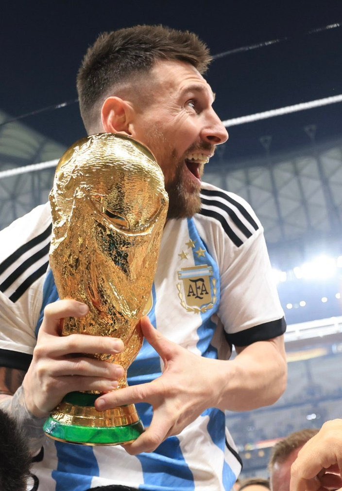 terrestomas's tweet photo. 18-12-2022 
CAMPEONES DEL MUNDO 
⭐️⭐️⭐️ https://t.co/ZMvx2xMzy8