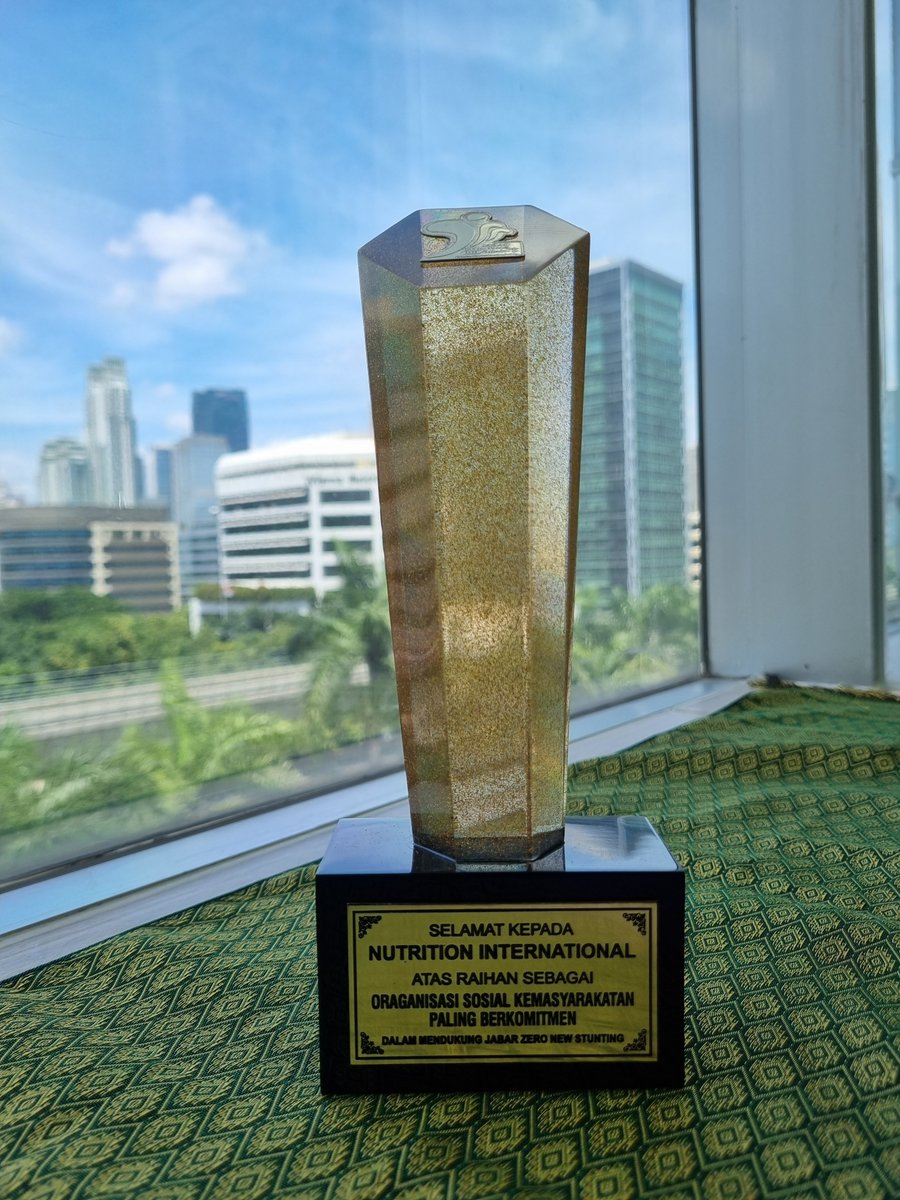 1/2 Working with the #WestJava #Indonesia govt since 2010 to reduce malnutrition, <a href="/NutritionIntl/">Nutrition International</a> was awarded the most committed CSO at the #WestJava Stunting Summit. We're grateful for this honor &amp; hope to continue partnering with the govt to #cegahstunting 
#Jabar #JabarJuara