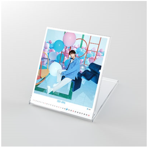 riika77823706's tweet photo. BTS卓上カレンダー
DFESTA THE CALENDERが通販で発売😍
ディフェスタ展示会で販売されていたやつですね！

先着特典でディフェスタのステッカープレゼント😍

購入方法や特典はこちらにまとめています⬇️
 https://t.co/iJLoU39p2y 
＃BTS　＃BTSARMY #dfestaosaka #dfestatokyo2 ＃カレンダー https://t.co/p6u8V24u0q