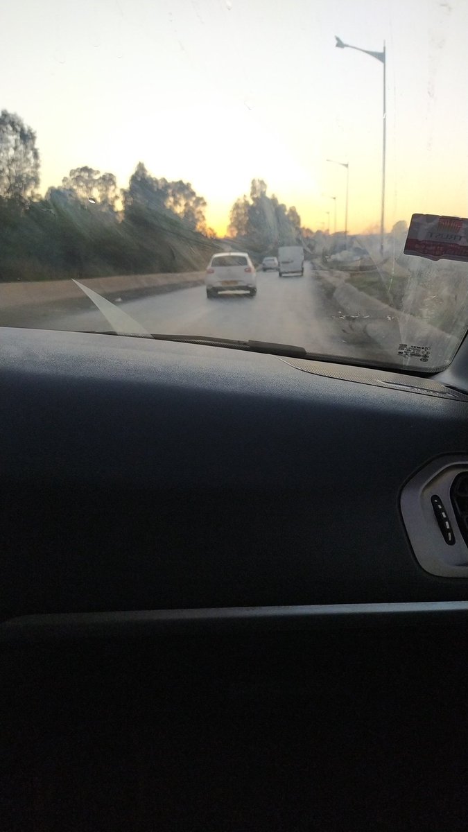 AYOUBDZ24's tweet photo. هذه الصورة التقطتها قبل الباراج (لأني طبعا منقدرش نصور باراج)
بعد الباراج التقطت الصورة الثانية
بش تشوف برك الجزء تاع المنكر لي يديروه على صباح ربي لوتوروت قد عزرين يغلقوها قع يخلو زوج فتحات.
قصدي طريق مفتوحة عادي تمشي بصح بالباراج مبلعينها ڨع مخليين 10% برك.

علاش هكذا علاش !!! https://t.co/TqQEjUZlK1