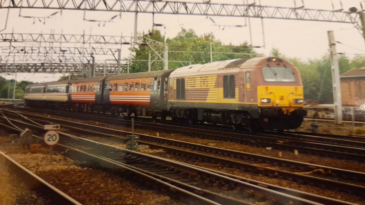 GOOD MORNING EVERYONE 

Here's a photograph of 67028 seen here in EWS livery with a mixture of coaching stock seen here at crewe on 21/5/2005

Photograph is of many that have been given to me from a freind who said that i can post on twitter #Class67

📸Bob Baker