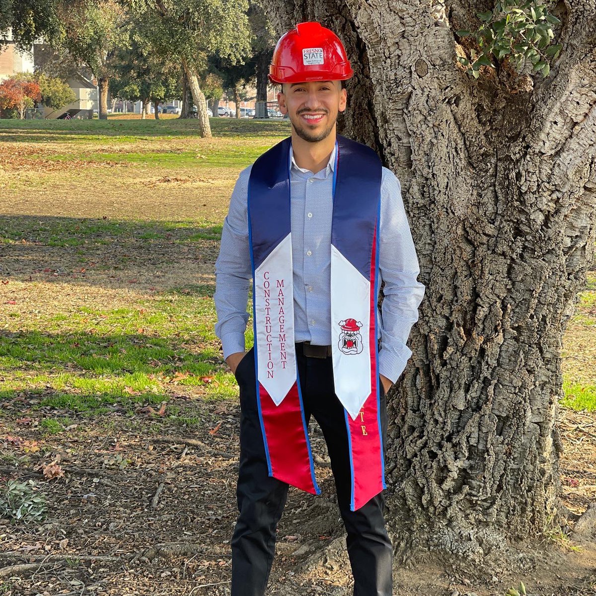 ivan_ala09's tweet photo. 👷🏾🎓 https://t.co/u8SUuvMUMV