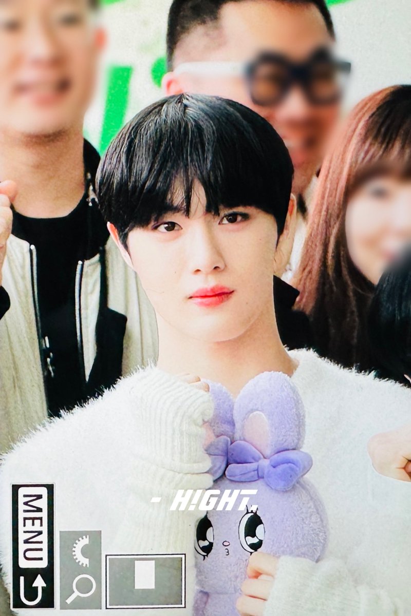 hight_hs's tweet photo. 221219 코엑스 윈터 페스티벌 ㅜㅜ🤍
#CIX #현석 #HYUNSUK https://t.co/e5hU2uKSk7
