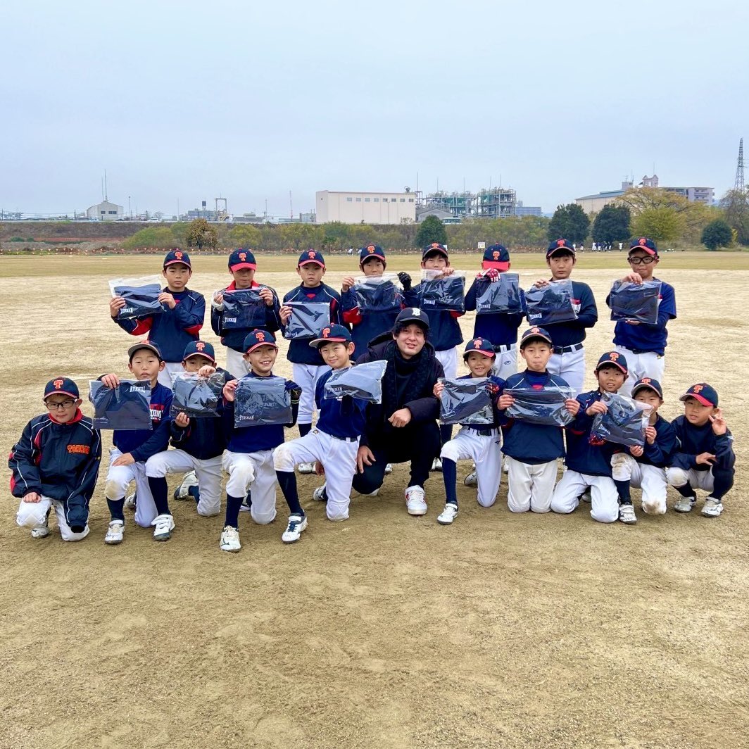⚾️第4回　レ・コネクション杯⚾️
　　　〜SUMMER CUP〜
⁡
Bクラス優勝🏅桃南クラブさんに優勝商品をお渡ししました✨✨
⁡
次の大会も頑張ってください☺️
#レコネ杯
#優勝