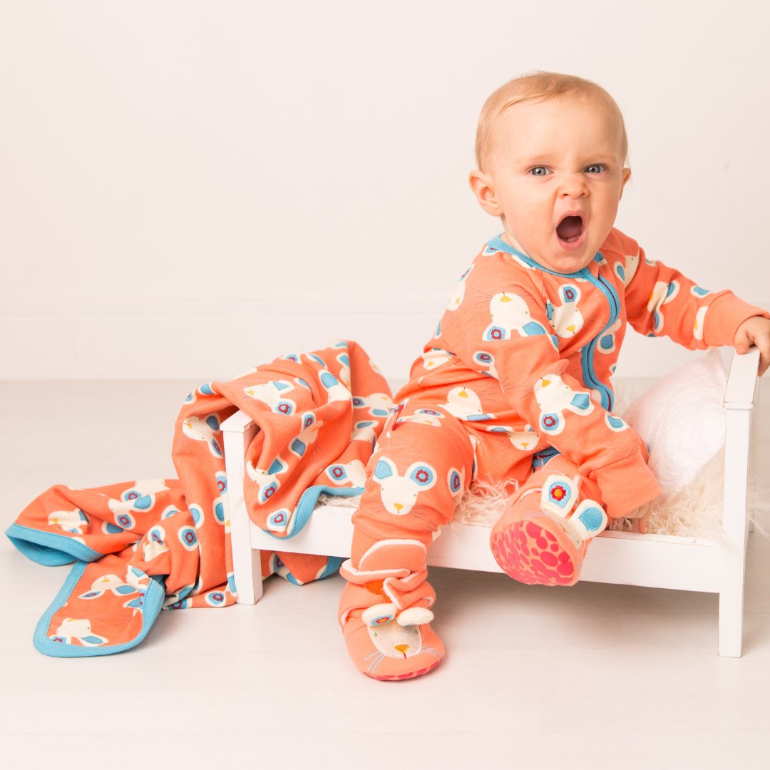 At what age did your little ones start sleeping through? 

Asking for a friend 😂

Either way, our blankets, booties and bibs make the perfect accessories to go with our zip up rompers!

#bladeandrose #bibs #blankets #rompers #gifting #babygifts