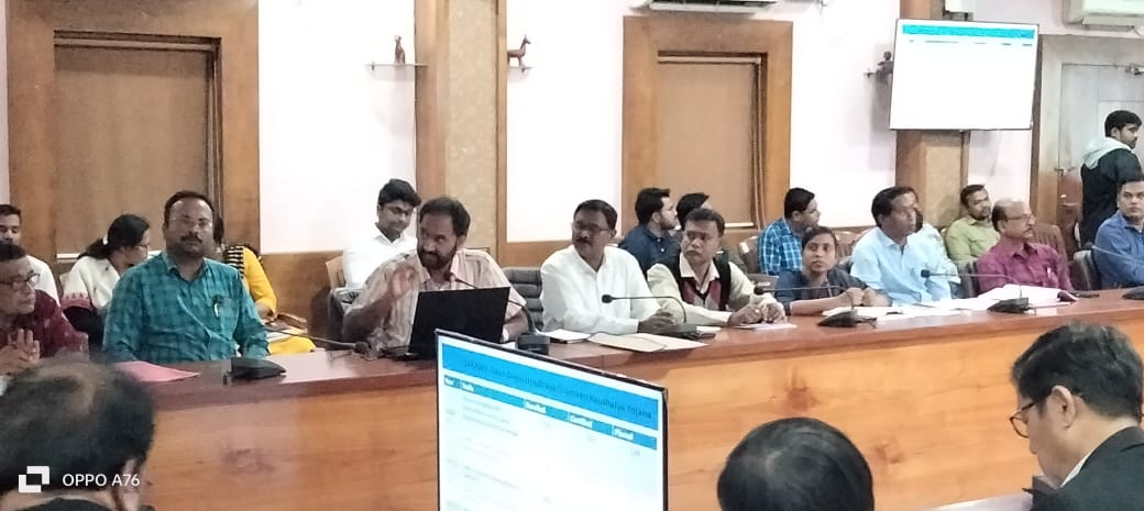 TapaswiniLive's tweet photo. Privilege to interact with @dpradhanbjp, Hon'ble Minister of Education, Skill Development &amp; Entrepreneurship Govt. of India in Aspirational District Review Meeting held at Nabarangpur on 18.12.2022 @MSDESkillIndia @iimb_official @DMnabarangpur #MGNF https://t.co/ptI1psqbvW