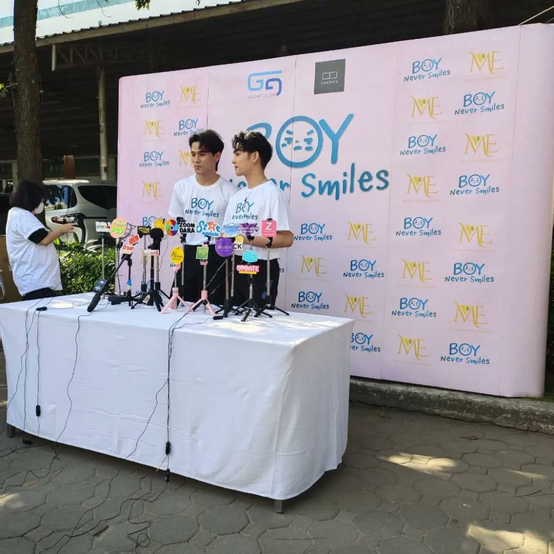 metaone10's tweet photo. ฤกษ์งาม ยามดี วันนี้มีพิธีบวงสรวงซีรี่ Boyneversmiles แล้วจ้า
ขอบคุณสื่อทุกสำนัก ที่ให้ความสนใจอย่างหนาแน่นในซีรี่ส์ ด้วยคร๊า  ปังๆ ไปด้วยกันจ้า #Boyneversmiles 
#รักสุดท้ายนายไม่ยิ้ม#พิธีบวงสรวงซีรี่ส์Boyneversmiles https://t.co/Xxl2wmK84J