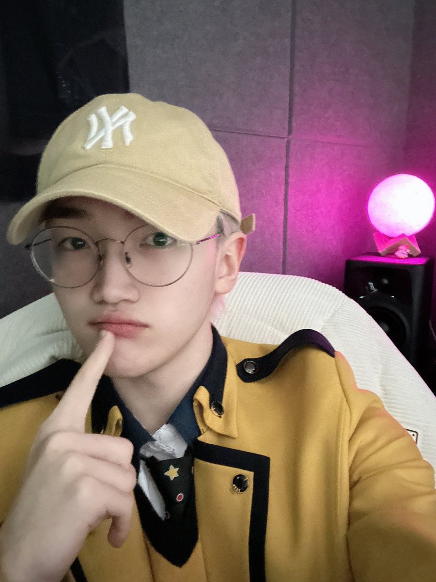 [weverse] 191222 - Atualização de #Yeonkyu:

"Pintinho.. 🐣Uniforme da escola. Vamos ficar felizes pelo resto do dia 🥲"

#ATBO #에이티비오 #김연규 #연규
<a href="/ATBO_ground/">ATBO</a>