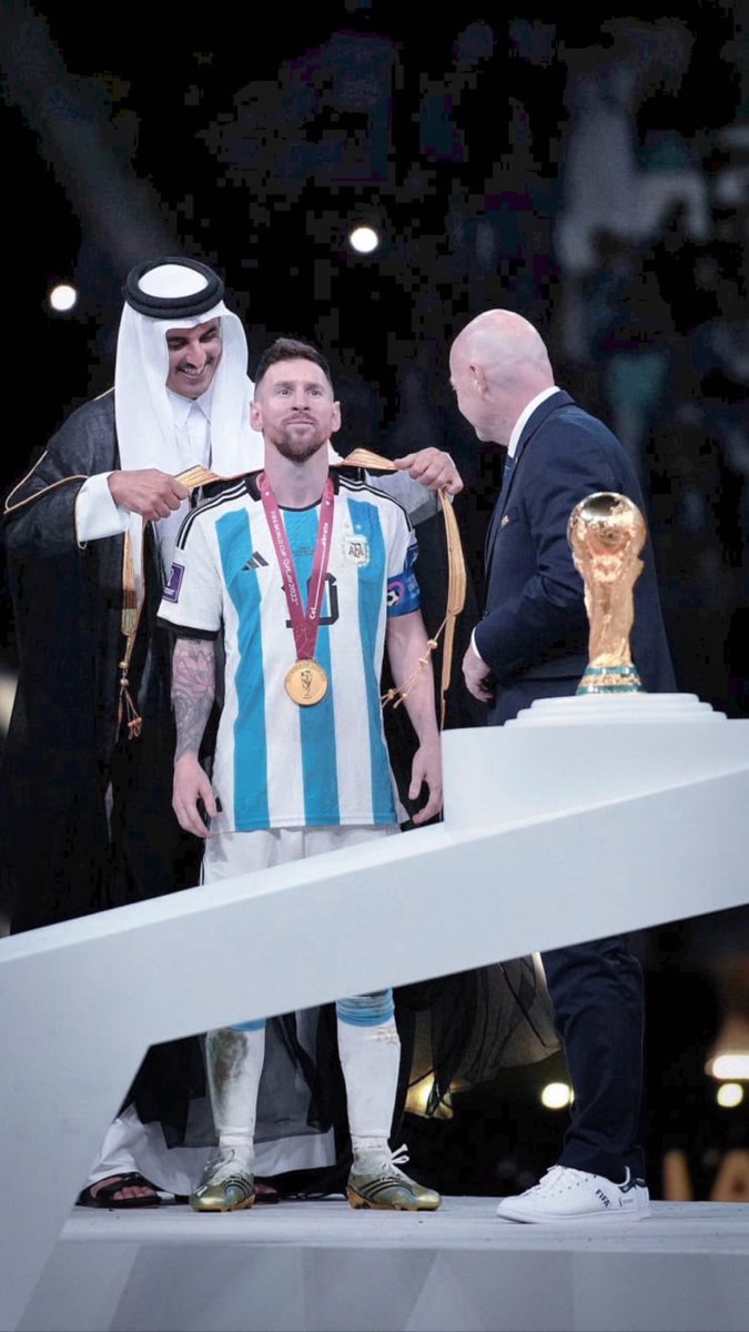 slamkhanm's tweet photo. بعد اليوم لن تتم مقارنتك بأحد. 
بعد اليوم أنت الملك هذهِ اللعبة.
ليونيل أندريس ميسي 
ختم كرة قدم 
#Messi𓃵 https://t.co/Hp0smL5PsH