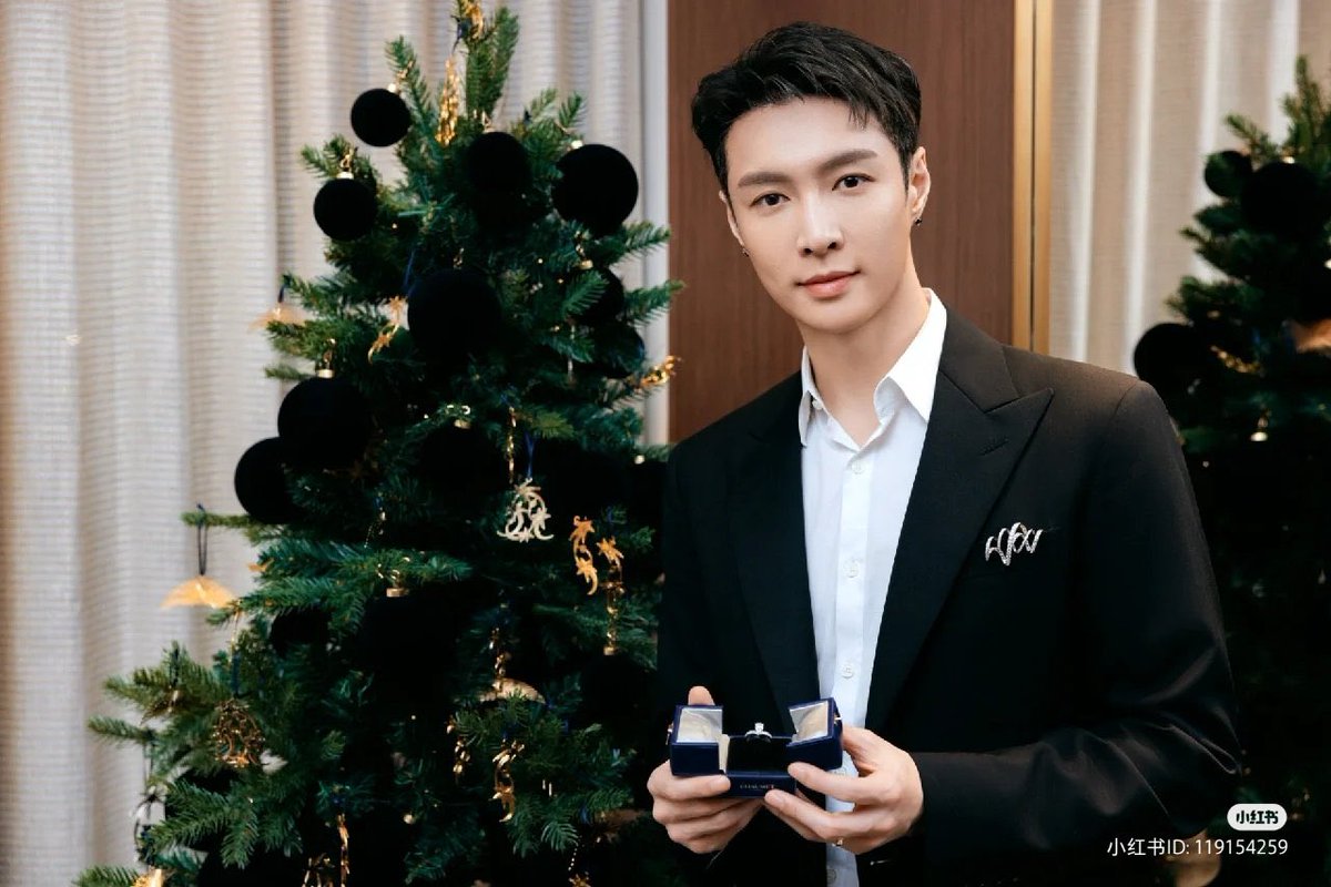 💌#DearLayZhang I close my eyes, open them again and I find you here... does it work like this? 🥰✨ @layzhang