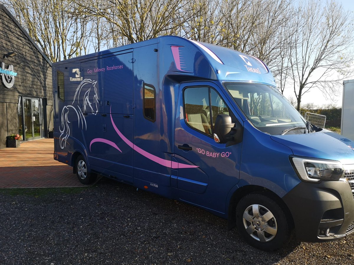 How gorgeous is @GayKelleway new horsebox? We love it!! 💕

Discover more about the Theault Proteo Switch: 
atacanter.co.uk/listings/new-p…

#atacanter #Theault #gaykellewayracing #horsetransport #horsebox #horsetraining #Equestrian