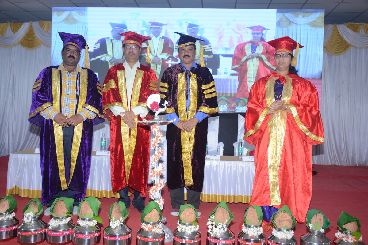BLDEAssociation's tweet photo. BLDEA's AVS Ayurveda Mahavidyalaya Hospital &amp; Research Centre, Vijayapur Organized Graduation Day "Vishikhanupravesha 2022" on 17-12-22 at Vagbhata Auditorium.
Chief Patron - Shri. Sunilgouda  B. Patil (MLC Vijayapur &amp; Bagalkot Constituency) &amp; Director BLDE Association. https://t.co/tXdVRyrg2c