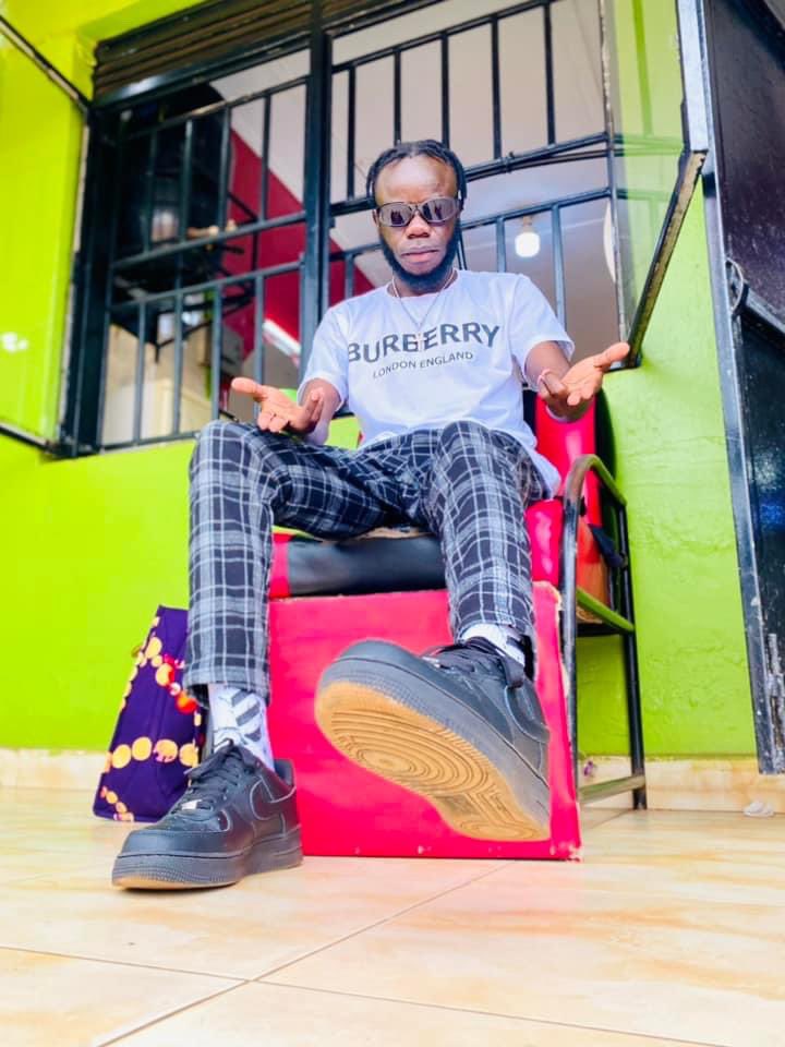 Spraggapromo's tweet photo. Started a fresh week with a deep drip. #Blessednew week fam.
Xmas in Kitgum @BOMAHHOTELLTD ft @daddyandreug @nuttyneithanug @MoverLaxzy #Okeng etc. https://t.co/QEF1daDdEE
