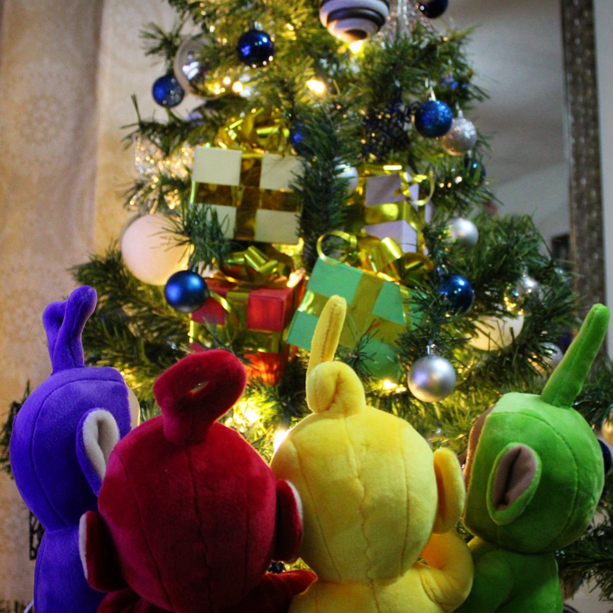 MacqueenBilly's tweet photo. RT @marcollector97: Uno, dos, tres, cuatro regalos. 🎁🎁🎁🎁

#Teletubbies https://t.co/hBuVUNIogk