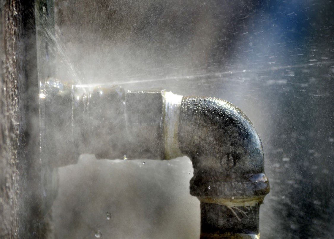 AspGlasgowWest's tweet image. With the recent bad #weather lots of pipes are bursting. Don’t be left on your own trying to deal with your insurance claim.

Get in touch &amp;amp; see how we can take the stress &amp;amp; hassle away from you &amp;amp; manage your claim in full.

We’re here to help you 👋🏽

#insuranceclaims #burstpipes