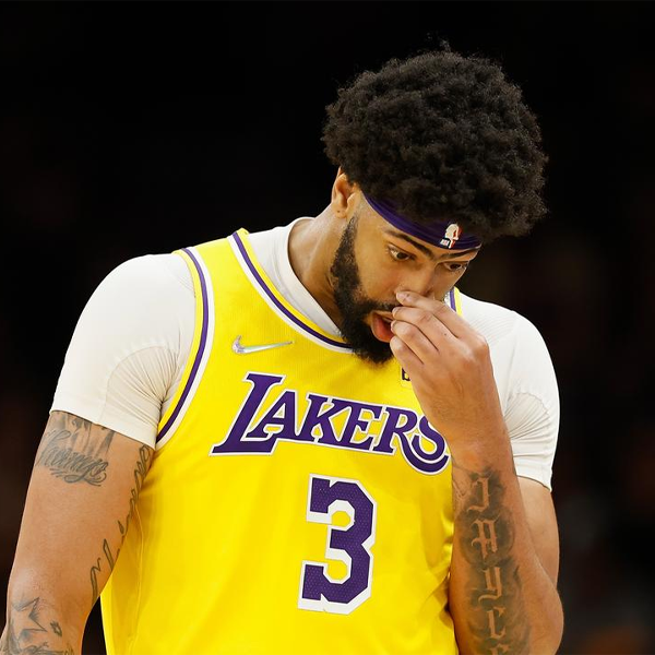 Ultra_Medya's tweet photo. 🚑Anthony Davis, sağ ayağındaki sakatlık nedeniyle sahalardan bir ay uzak kalacak.

🏀NBA’e canlı bahis al, deneme bonusunu kaçırma!

#denemebonusu #NBA #lakers https://t.co/5vGlrFp6si