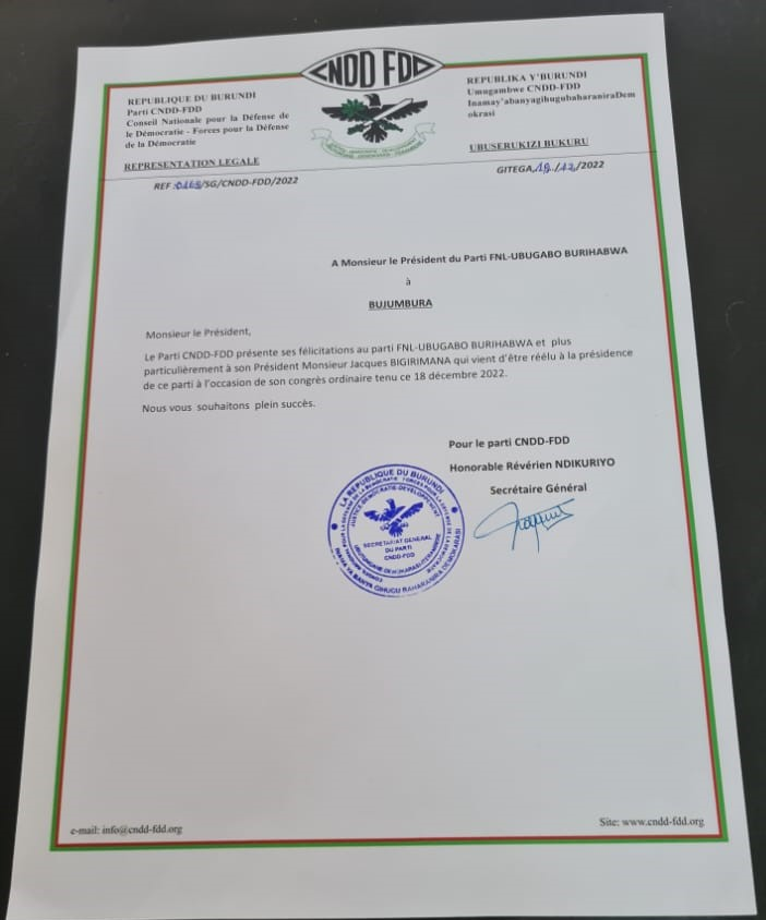 Ikiriho's tweet photo. 🖋️👏Au lendemain de sa réélection à la présidence du parti @Fnl_burihabwa, @bigirimanafnl reçoit les félicitations de la part de @R_Ndikuriyo, Secrétaire général du parti @CnddFdd🦅. Le parti présidentiel avait envoyé une délégation au congrès d'hier en @NtahangwaMairie.
#Burundi https://t.co/GqsT3Vx5kc