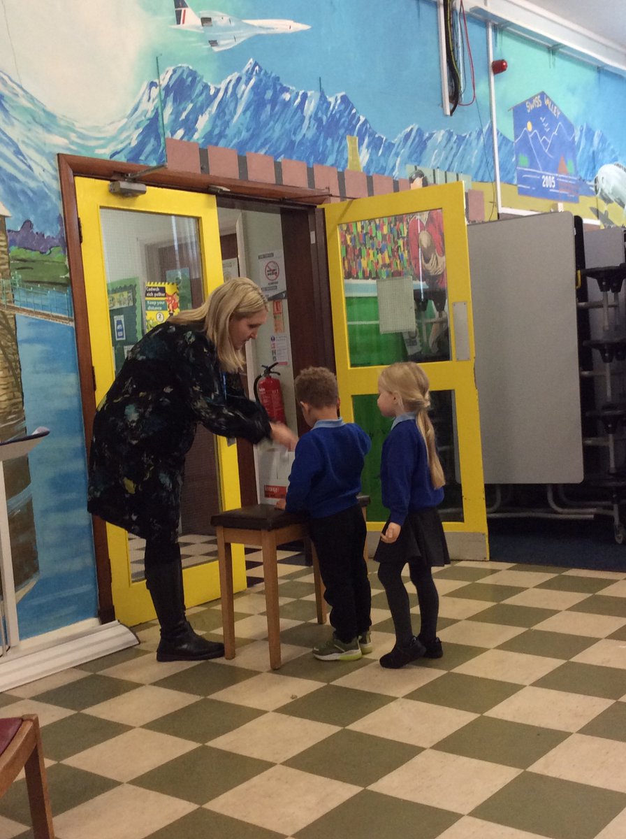 Our PTA Christmas Raffle has been drawn by our children. 🎄 Congratulations to our first prize winner Mrs Lisa Jones, who has won a short break in Stratford-upon-Avon. All of our other lucky winners will be contacted by the school office in due course. Thank you very much! 🎅🏻🎄