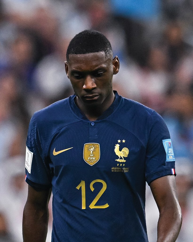 🫡 Le soldat Kolo Muani

Entré à la 𝟰𝟭𝗲, Randal à remporté 1️⃣3️⃣ 𝗱𝘂𝗲𝗹𝘀 lors de cette finale, soit 𝟰 de plus que tout autre joueur ⚔️  

C'est le 𝗽𝗹𝘂𝘀 𝗵𝗮𝘂𝘁 𝘁𝗼𝘁𝗮𝗹 sur une 𝗳𝗶𝗻𝗮𝗹𝗲 𝗱𝗲 𝗖𝗼𝘂𝗽𝗲 𝗱𝘂 𝗠𝗼𝗻𝗱𝗲 depuis G. Gattuso en 2006 (17) 👊