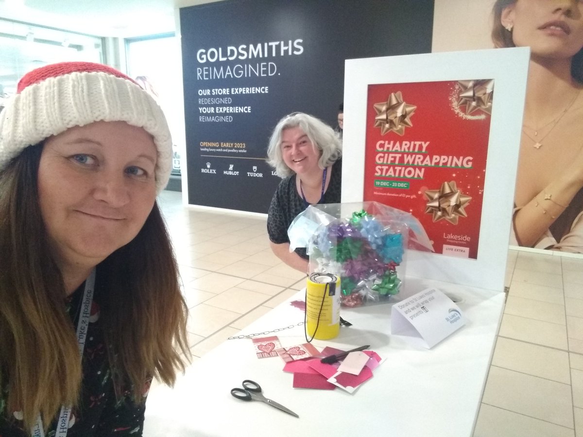 We are at Lakeside shopping centre today wrapping presents for a donation please come and say hi <a href="/lakeside_tw/">Lakeside</a> <a href="/StLukesHospiceB/">St. Luke's Hospice (Basildon & District)</a>