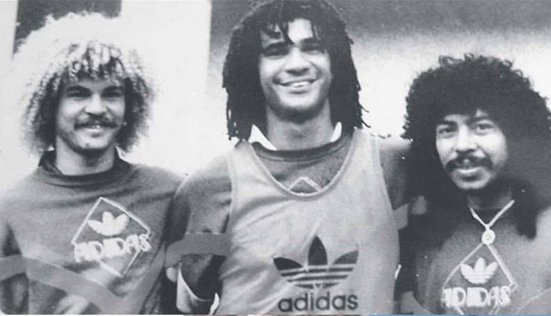 90sfootball's tweet photo. One Picture. Three Legends. https://t.co/wV7sIfLiZH