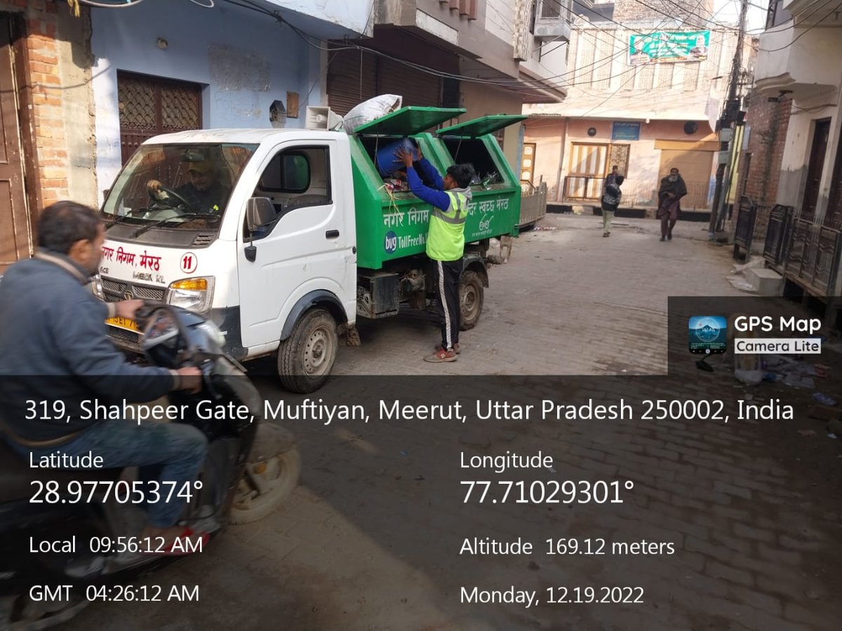 SwachhBharatGov's tweet image. A door-to-door waste collection drive was underway around the corner in Meerut city. The city prioritized the #GarbageCollectionActivity and optimized it for #AwarenessGeneration among the citizens regarding the #SourceSegregation for #GarbageFreeCities.

@MrtNagarNigam