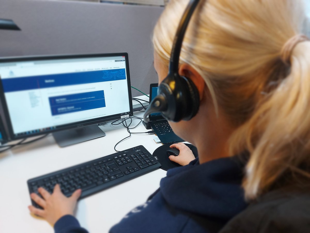 KRP_VLK's tweet photo. Kansainvälisten asioiden asiantuntija -kurssi käynnistyi #KRP:ssa. Kurssin myötä kaikissa poliisilaitoksissa on kv-asiantuntija tukemassa tutkintaa ja kansainvälistä tiedonvaihtoa. https://t.co/LjFnhadW6Y