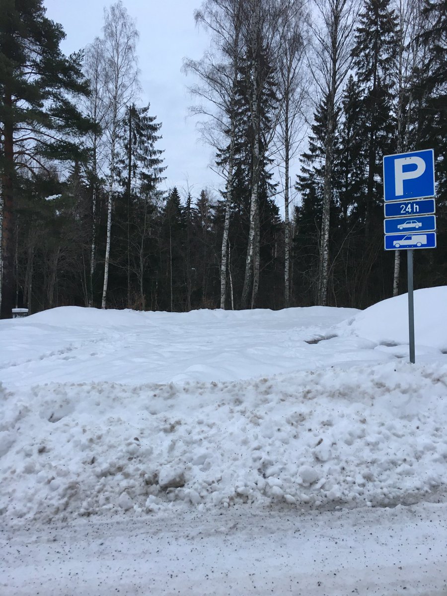 Nyt kun pahimmat aurauskiireet ovat ohi, ehtisittekö ⁦<a href="/VantaanKaupunki/">Vantaan kaupunki</a>⁩ avaamaan tämän liityntäparkkipaikan ⁦<a href="/HSL_HRT/">HSL</a>⁩ bussilinjoille Rajatorpantiellä. Kiitos! #julkinenliikenne
