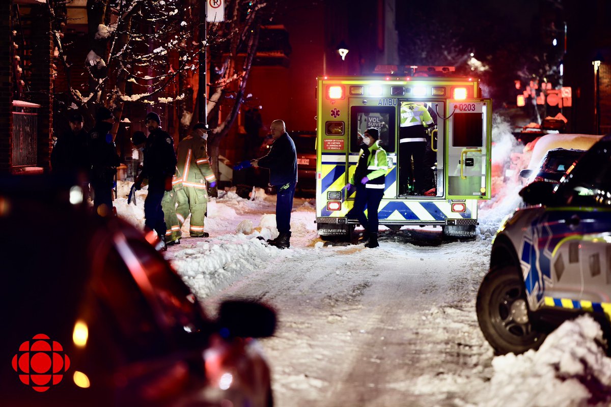 MWagnerRC's tweet photo. EN COURS | Le #SPVM enquête sur la découverte d’un homme inanimé sur un trottoir de la rue #Beaudry dans le quartier Ville-Marie à #Montréal. L’homme a été transporté en arrêt cardio-respiratoire vers un centre hospitalier. #rcmtl https://t.co/kaxnXM4rSa