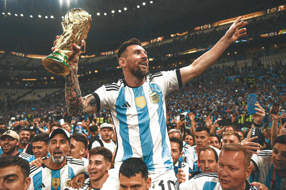 Huzzi_0's tweet photo. The agony of 2014 WC loss, the sheer disappointment and suffering of back to back Copa America losses, All rewarded in the best possible way and at the best possible time. This was a fairy-tale ending to one of the best football stories. https://t.co/hG02yeZy8j
