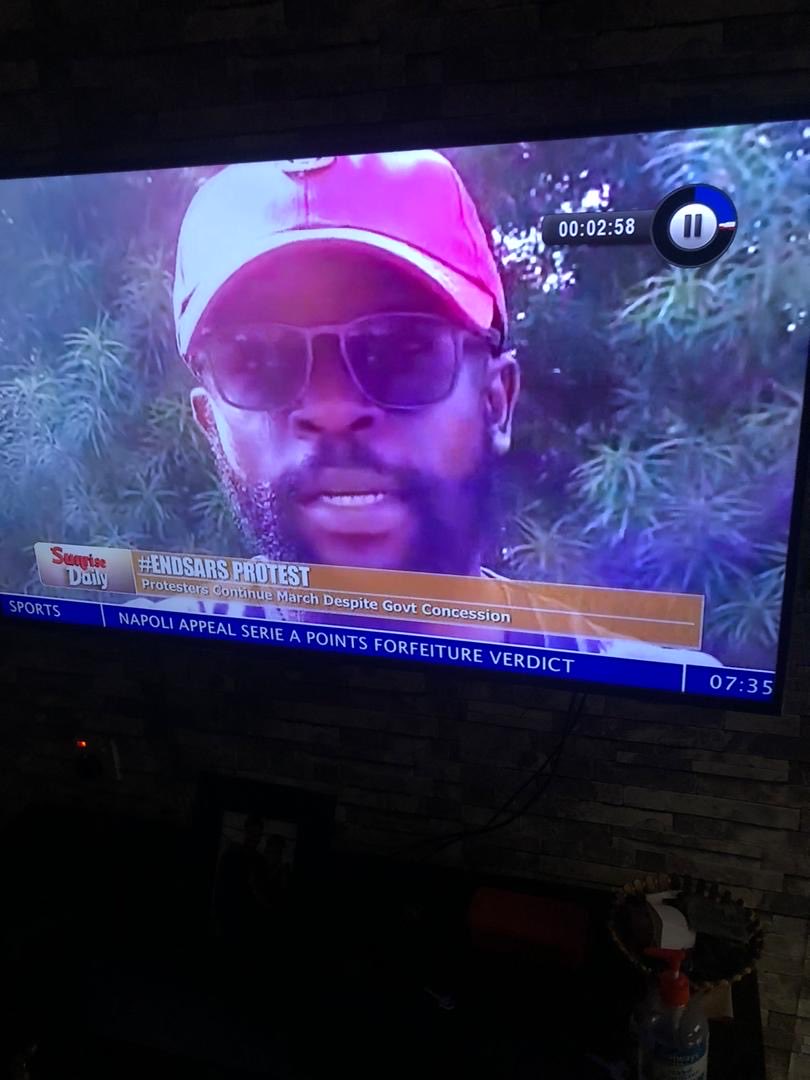 wolebaba's tweet photo. The cashtivists wanted to stop the ENDSARS protests after the government’s audio ban but the activists stood their ground and made sure the protest continued in the face of threats from the police and the area boys...
I was one of those that stood.
#WhyIamRunning https://t.co/sYz8RysKMW